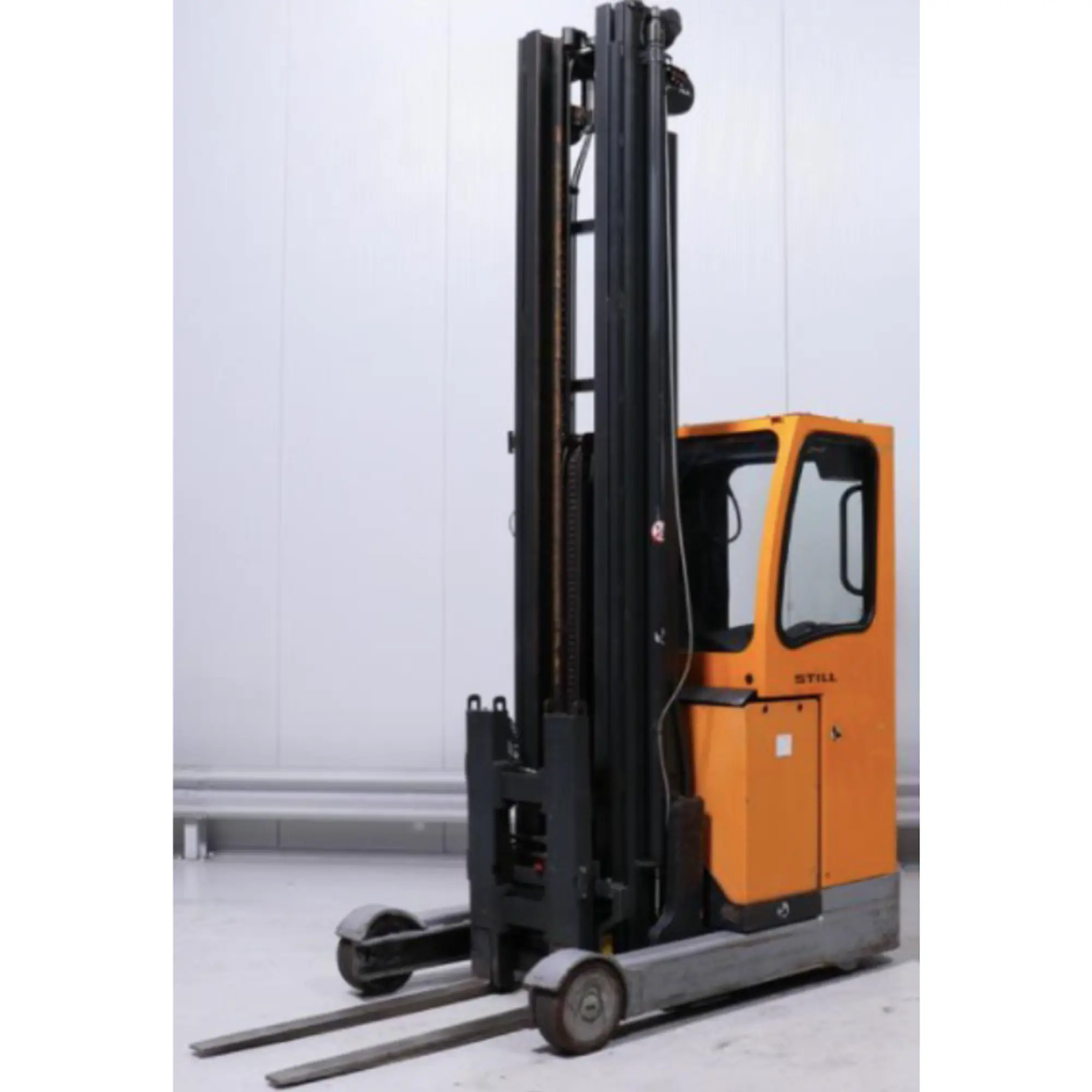 Still reach trucks for sale in Pakistan