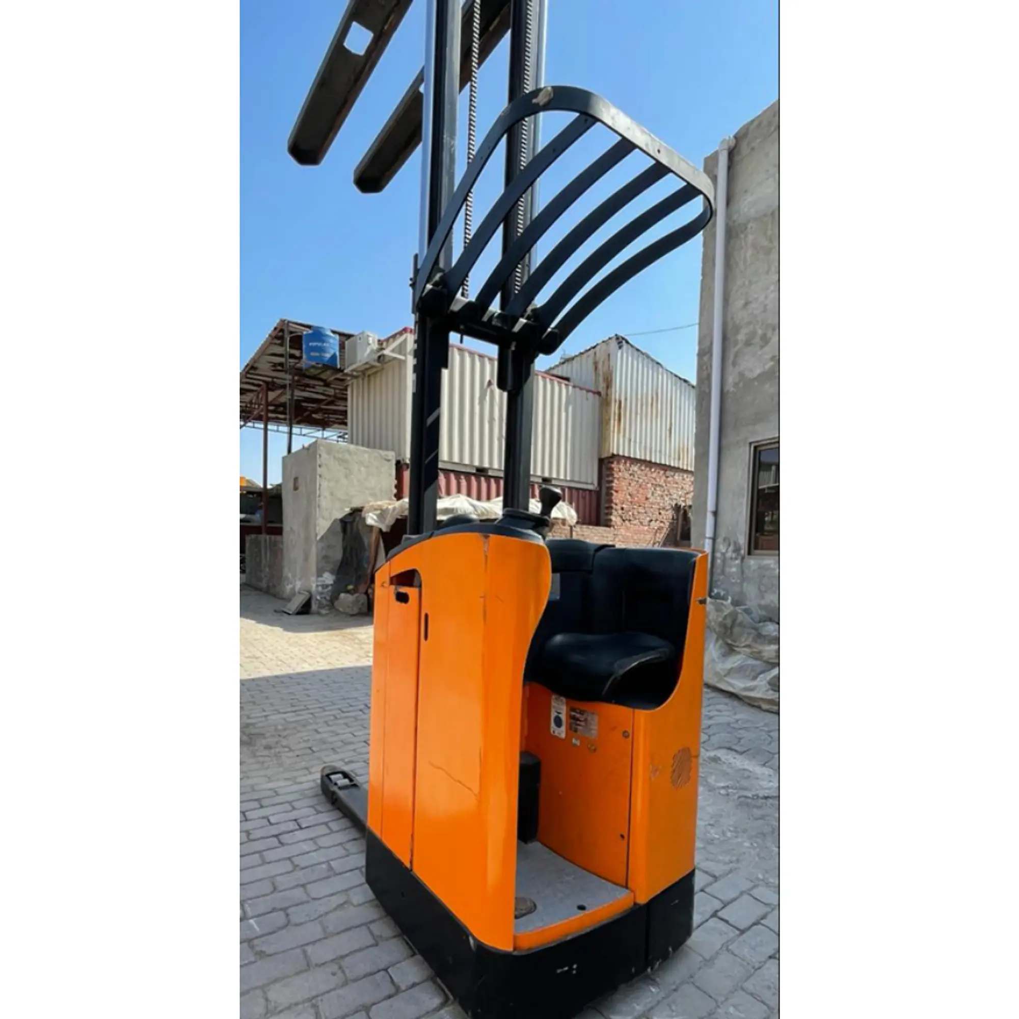 Electric pallet stackers for stacking operations in Pakistan